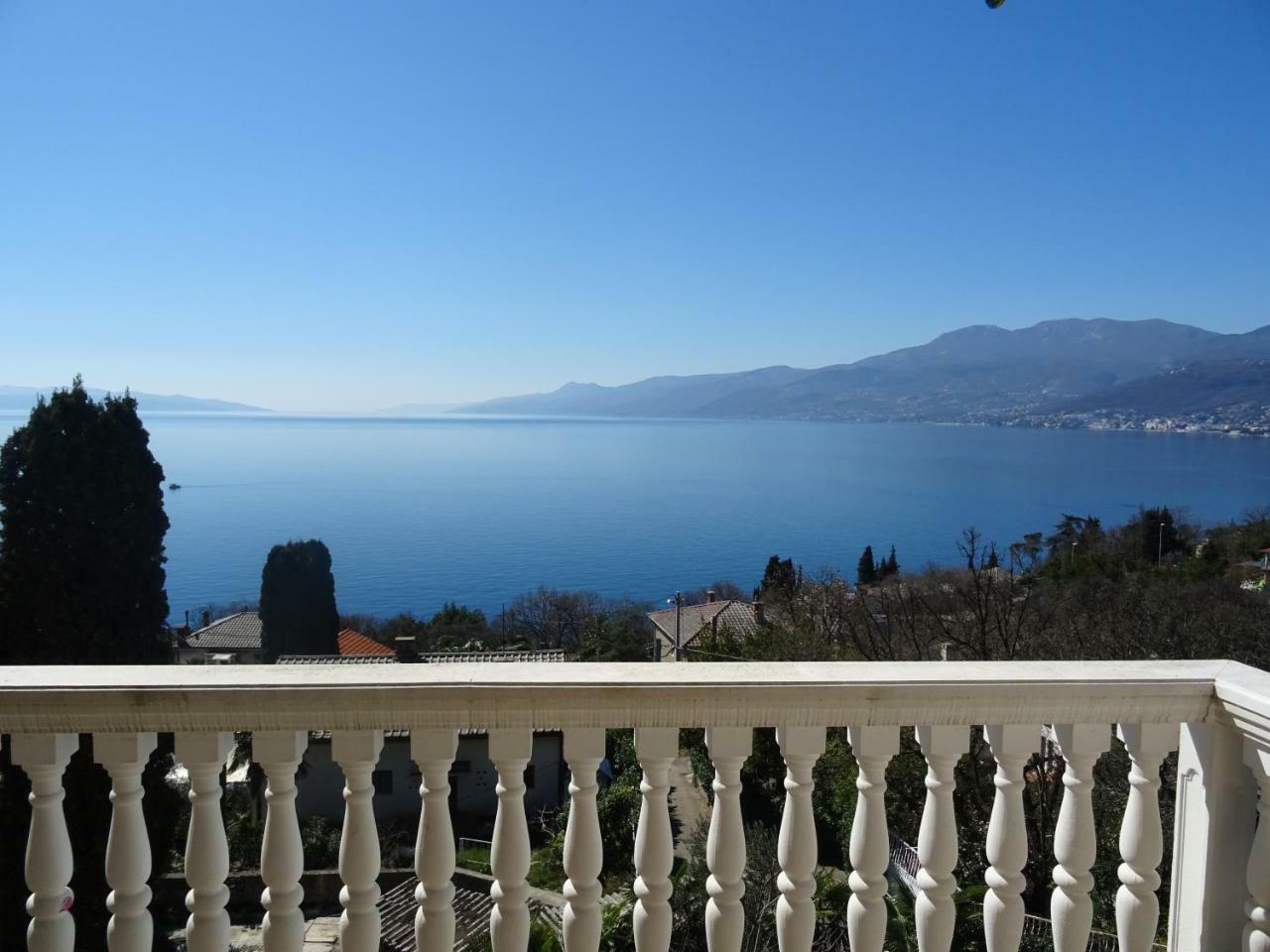 Apartman Lamia S Pogledom Na More Rijeka Ngoại thất bức ảnh